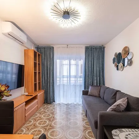 Calle Helsinki 23, With 2 Bedrooms , 200 Meters From Locos