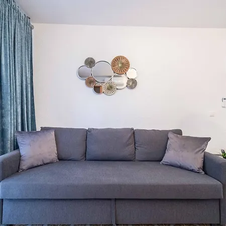 Apartment Calle Helsinki 23, With 2 Bedrooms , 200 Meters From Locos