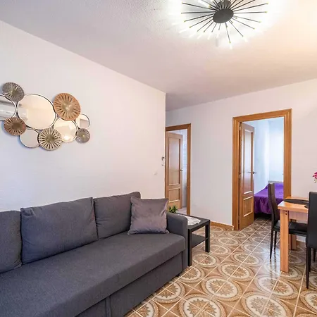 Calle Helsinki 23, With 2 Bedrooms , 200 Meters From Locos Apartment *