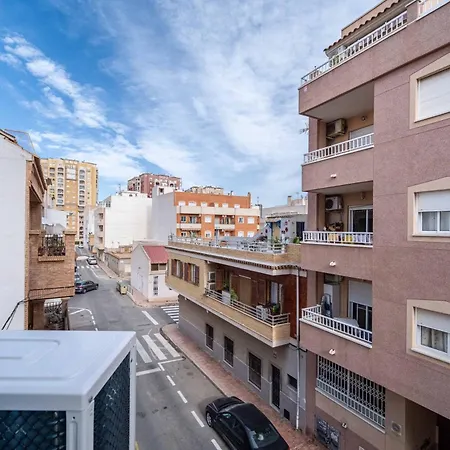 Apartment Calle Helsinki 23, With 2 Bedrooms , 200 Meters From Locos *