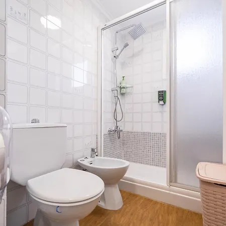Calle Helsinki 23, With 2 Bedrooms , 200 Meters From Locos
