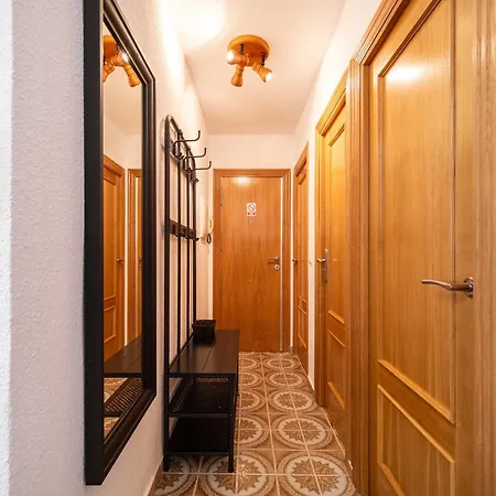 Calle Helsinki 23, With 2 Bedrooms , 200 Meters From Locos Apartment