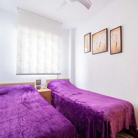 Calle Helsinki 23, With 2 Bedrooms , 200 Meters From Locos Apartment *