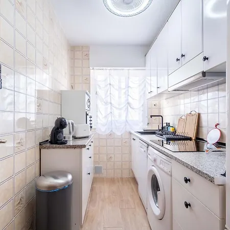 Calle Helsinki 23, With 2 Bedrooms , 200 Meters From Locos Apartment Torrevieja