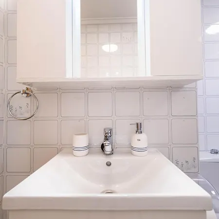 Calle Helsinki 23, With 2 Bedrooms , 200 Meters From Locos *