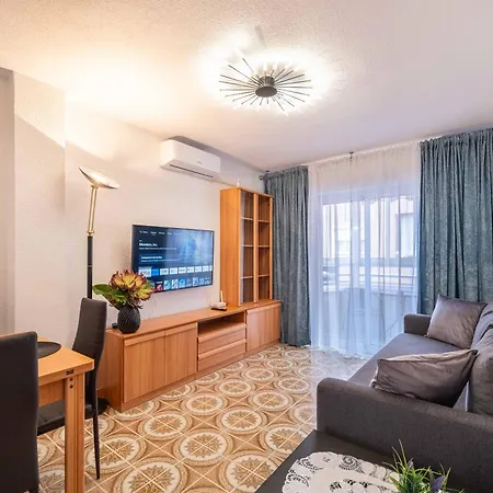 Calle Helsinki 23, With 2 Bedrooms , 200 Meters From Locos Apartment Torrevieja