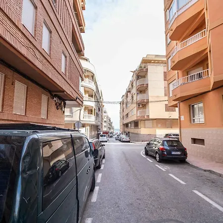Calle Helsinki 23, With 2 Bedrooms , 200 Meters From Locos Apartment *