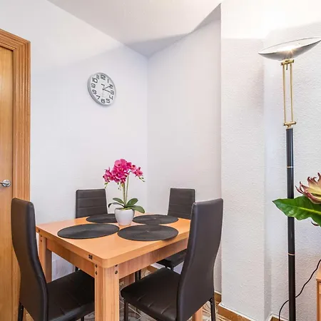 Calle Helsinki 23, With 2 Bedrooms , 200 Meters From Locos Apartment